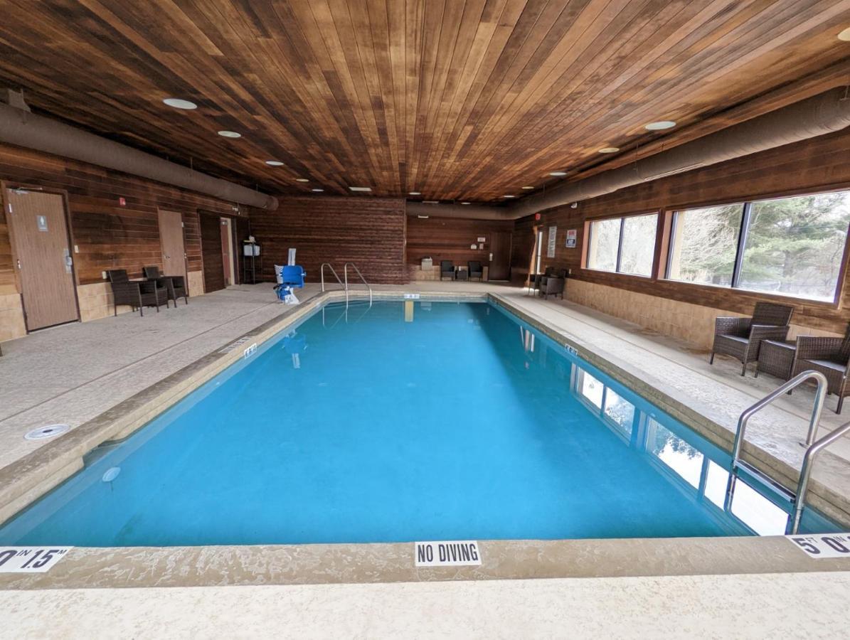 Cobblestone Inn & Suites - Merrill Luaran gambar